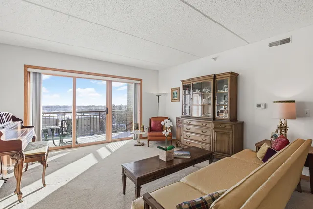 $345,000 | 5055 Madison Street, Unit 507, Skokie, IL 60077