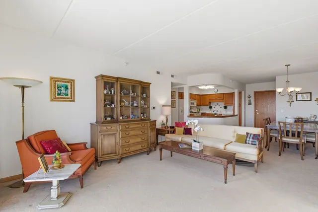 $345,000 | 5055 Madison Street, Unit 507, Skokie, IL 60077