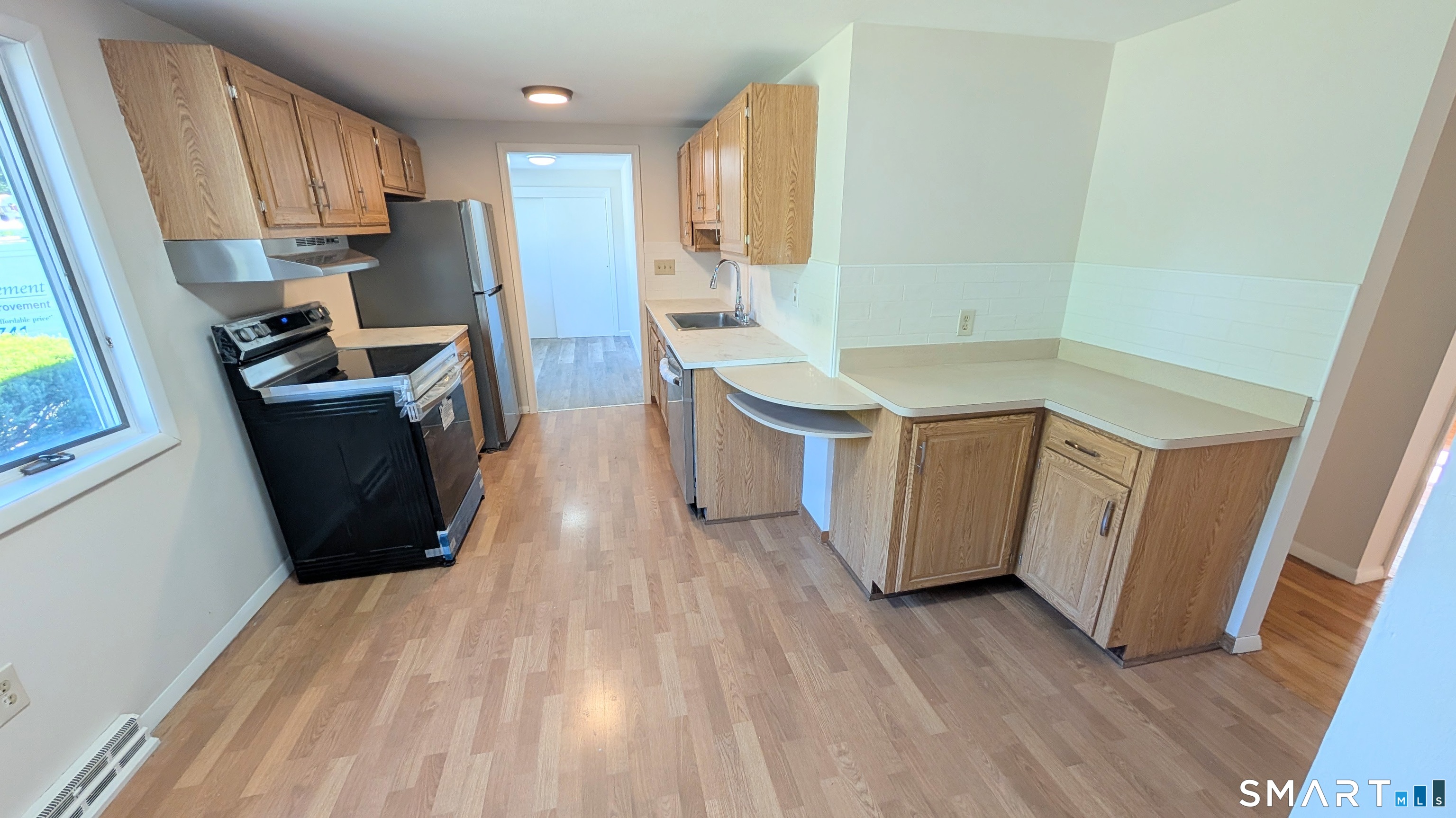 21 Rondy Lane East Hartford, CT 06108 - Photo 5 of 28