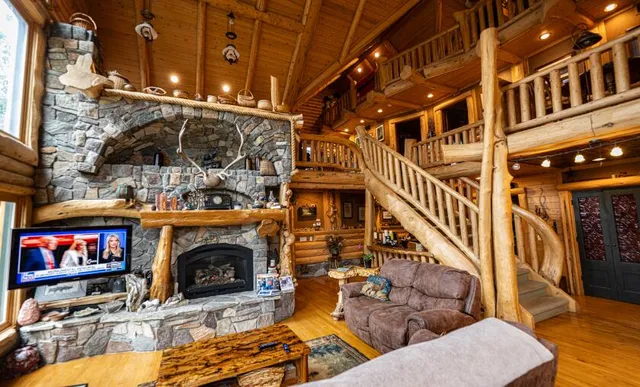 $1,750,000 | 8912 Echo Valley Trail, Atlanta, MI 49709