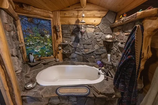 $1,750,000 | 8912 Echo Valley Trail, Atlanta, MI 49709