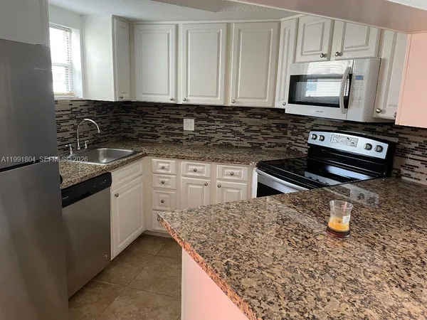 $2,000 | 8255 Lake Drive, Unit 401, Doral, FL 33166