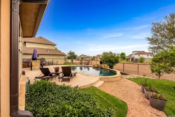 a view of an outdoor kitchen