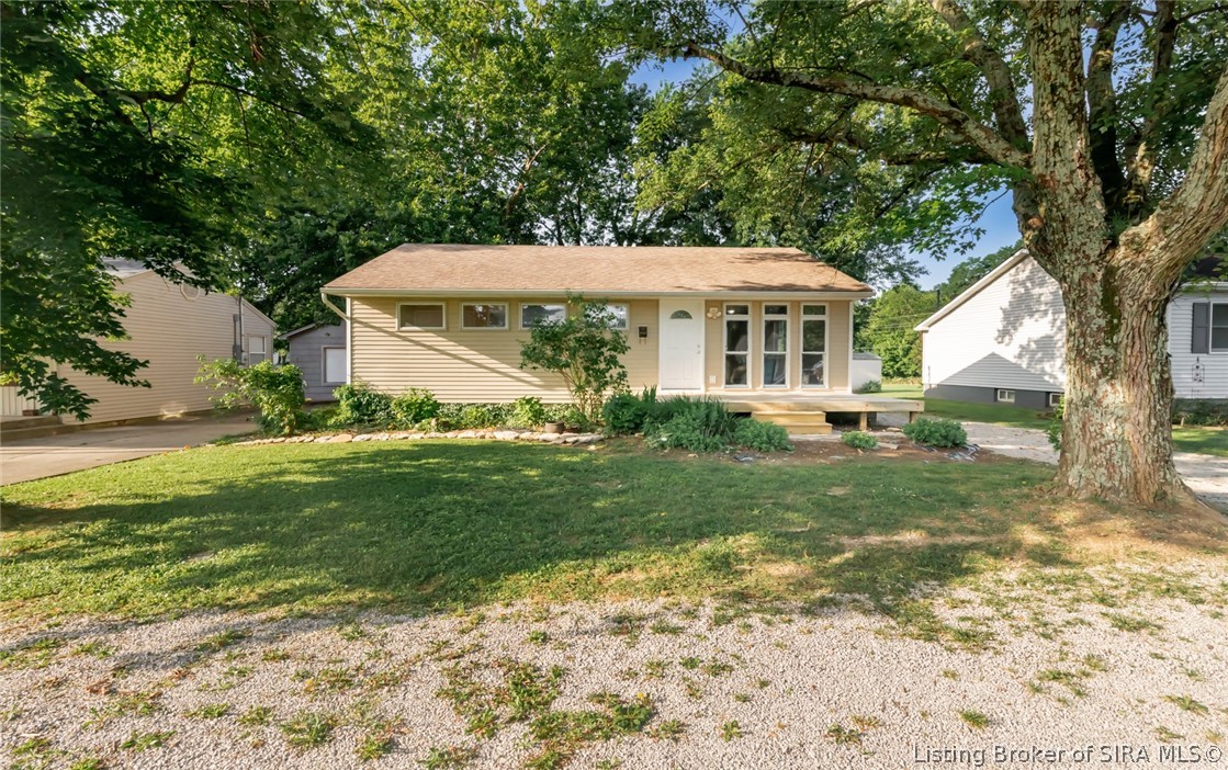 717 Kent Street New Albany, IN 47150 - Photo 1 of 60