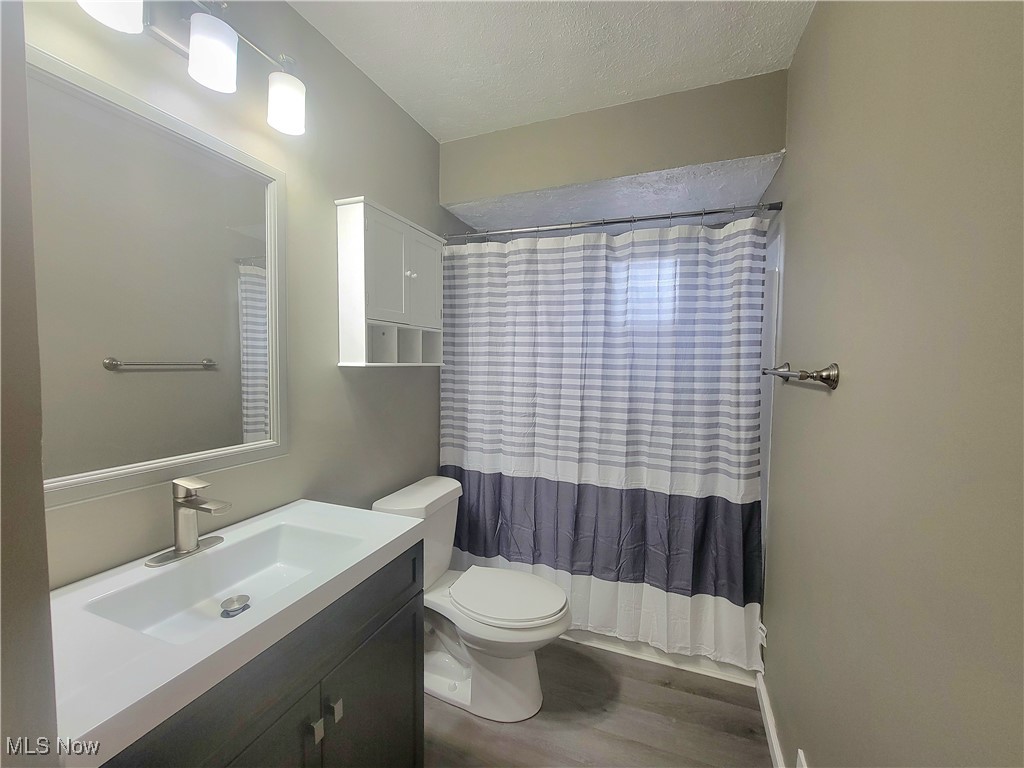 4160 Patton Road Cleveland, OH 44109 - Photo 12 of 20 updated full bathroom on the first floor. Tub/shower combo.