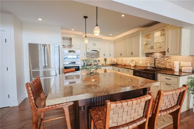 $1,976,000 | 5 Pokanoket Trail, Warren, RI 02885