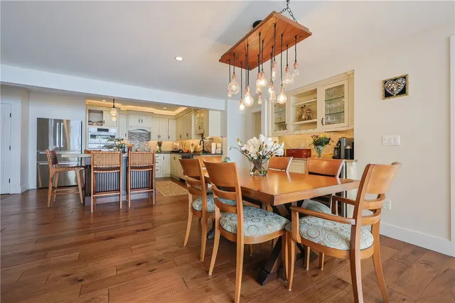 $1,976,000 | 5 Pokanoket Trail, Warren, RI 02885