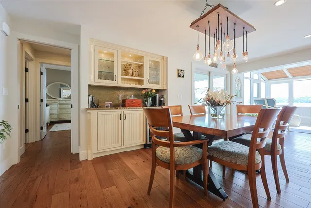 $1,976,000 | 5 Pokanoket Trail, Warren, RI 02885