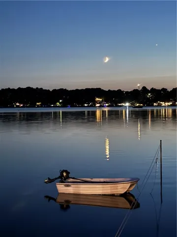 $1,976,000 | 5 Pokanoket Trail, Warren, RI 02885