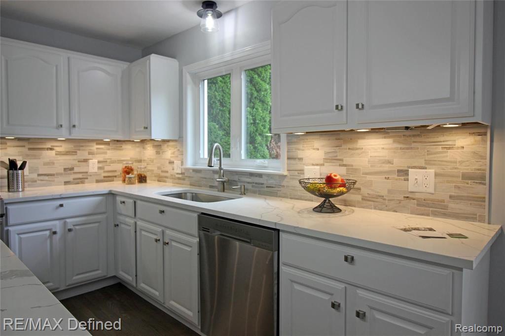 205 West Hamlin Road Rochester Hills, MI 48307 - Photo 7 of 23