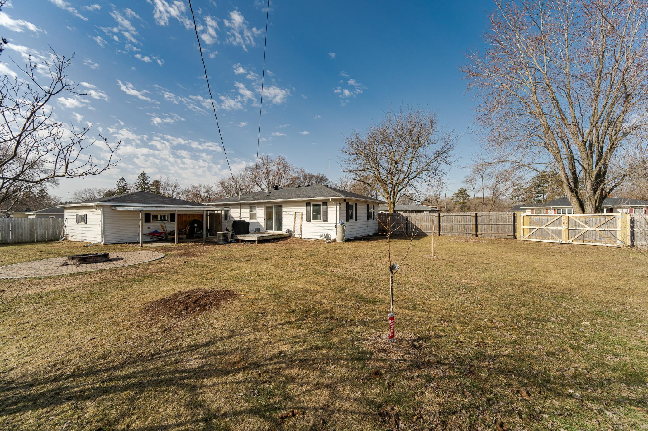 2302 Pearl Court Southeast Rochester, MN 55904 - Photo 3 of 38