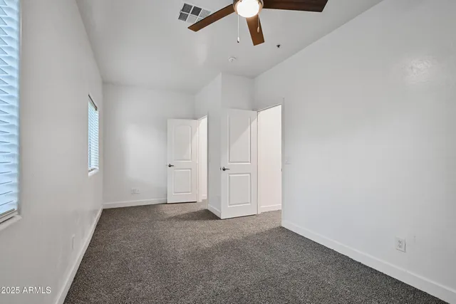 en empty room with ceiling fan