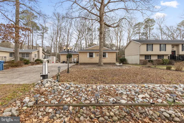 a view of house with a yard