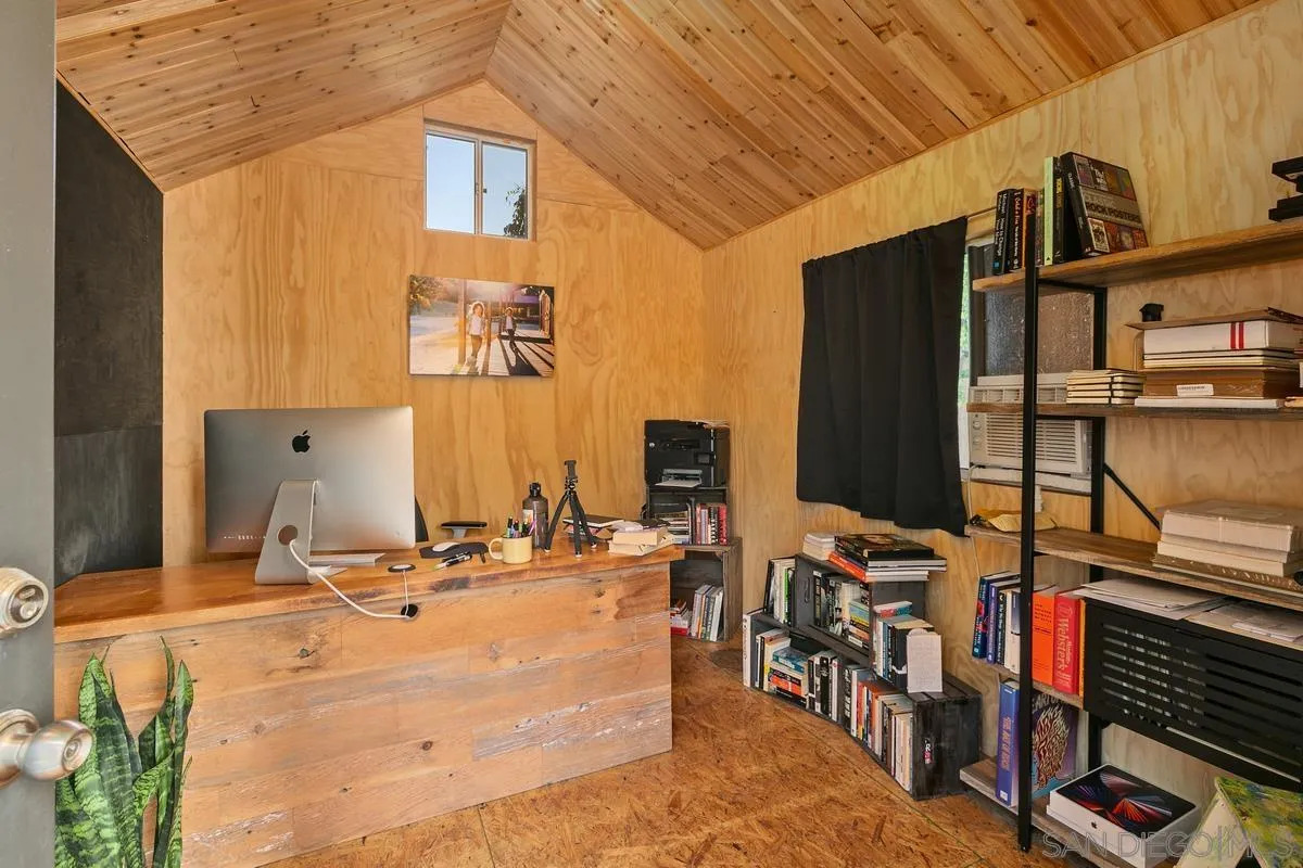 2815 Jacaranda Avenue Carlsbad, CA 92009 - Photo 27 of 30 a room with musical instruments