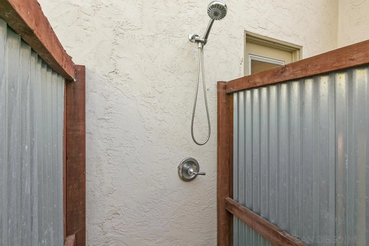2815 Jacaranda Avenue Carlsbad, CA 92009 - Photo 28 of 30 a bathroom with a shower