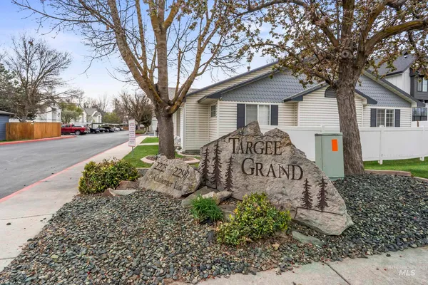 $299,900 | 2261 South Challenger Lane, Unit 201, Boise, ID 83705