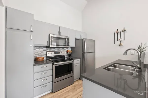 $299,900 | 2261 South Challenger Lane, Unit 201, Boise, ID 83705