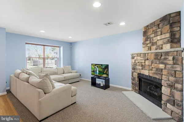 $2,450 | 32 Pebble Beach Lane, Little Egg Harbor, NJ 08087