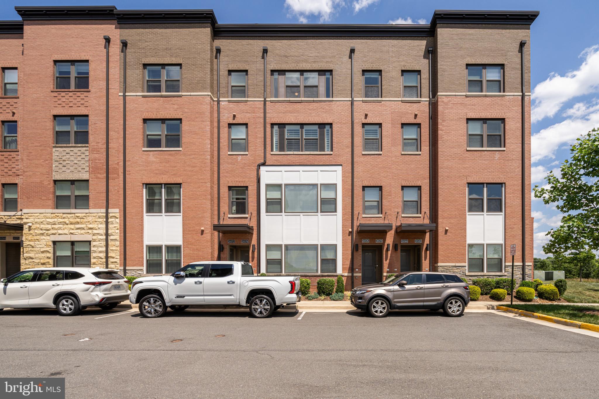 20578 Milbridge Terrace Ashburn, VA 20147 - Photo 2 of 39