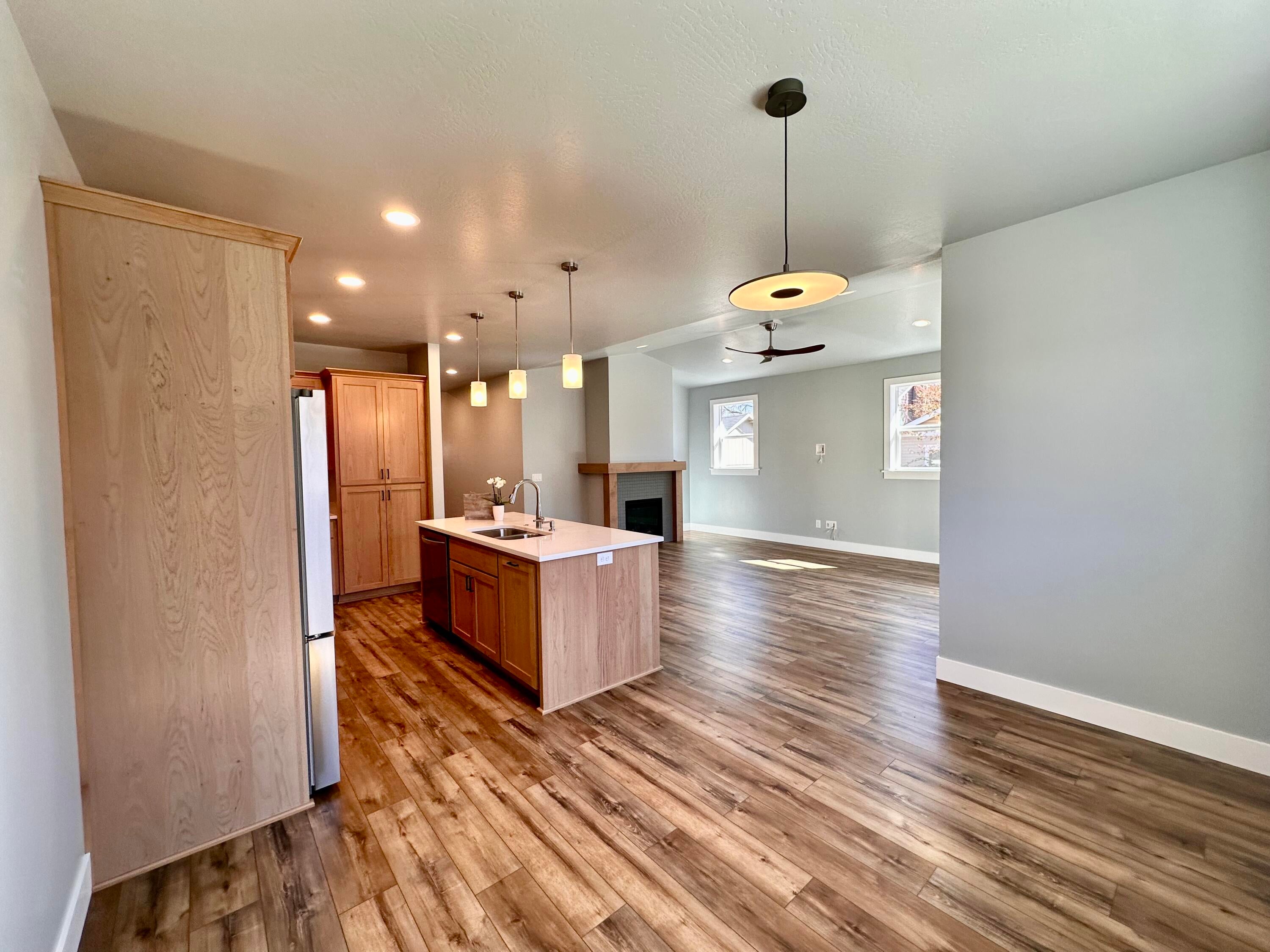 324 Randy Street Ashland, OR 97520 - Photo 11 of 35 Dining Room