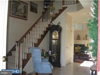 20 Riders Run Newtown Square, PA 19073 - Photo 2 of 12 Foyer