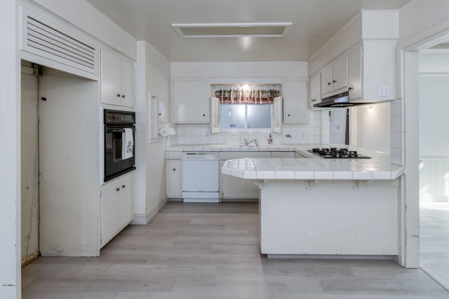 4692 North 3rd Street Fresno, CA 93726 - Photo 9 of 32