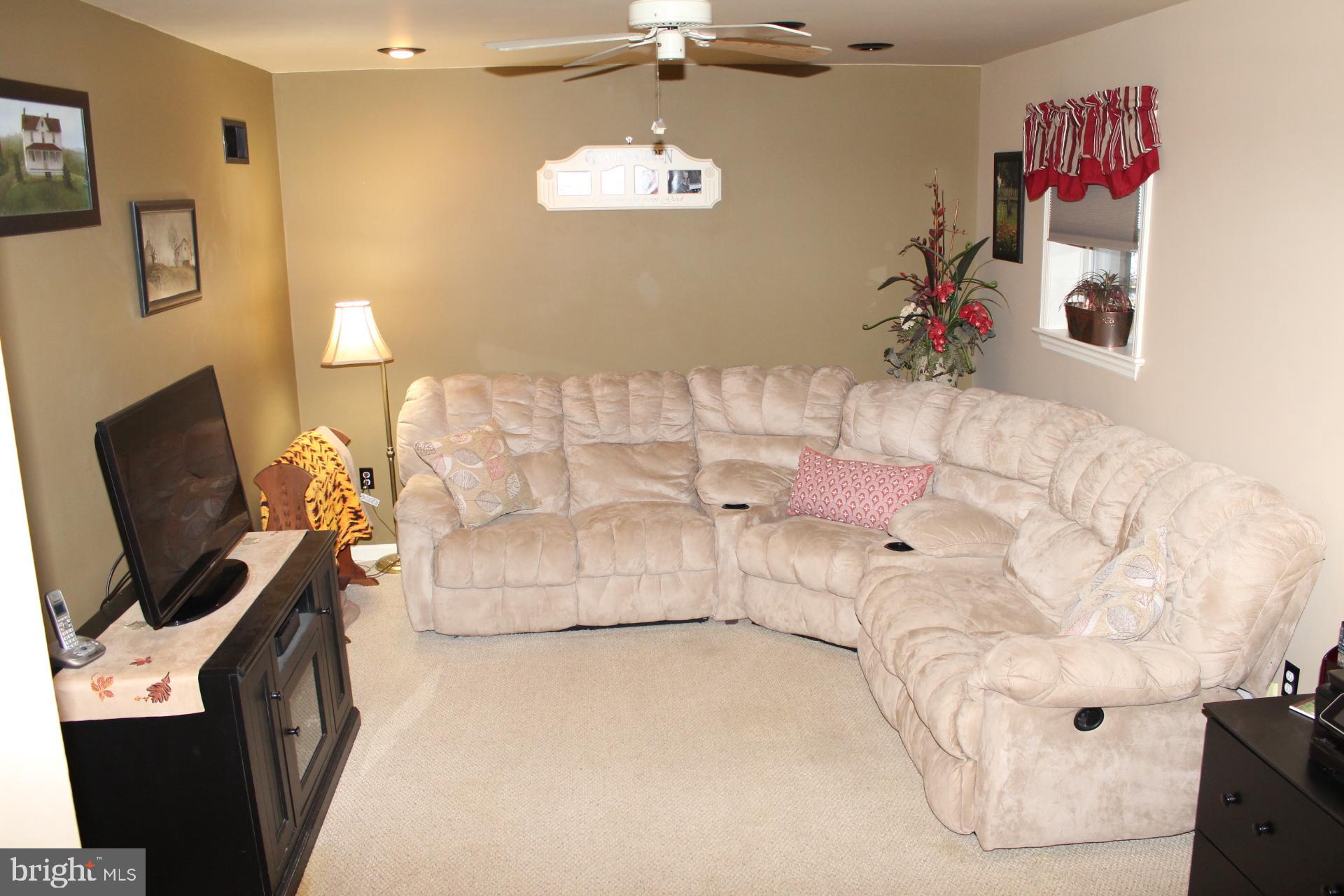 21 Walnut Run Elizabethtown, PA 17022 - Photo 12 of 29 Gallery Image 12