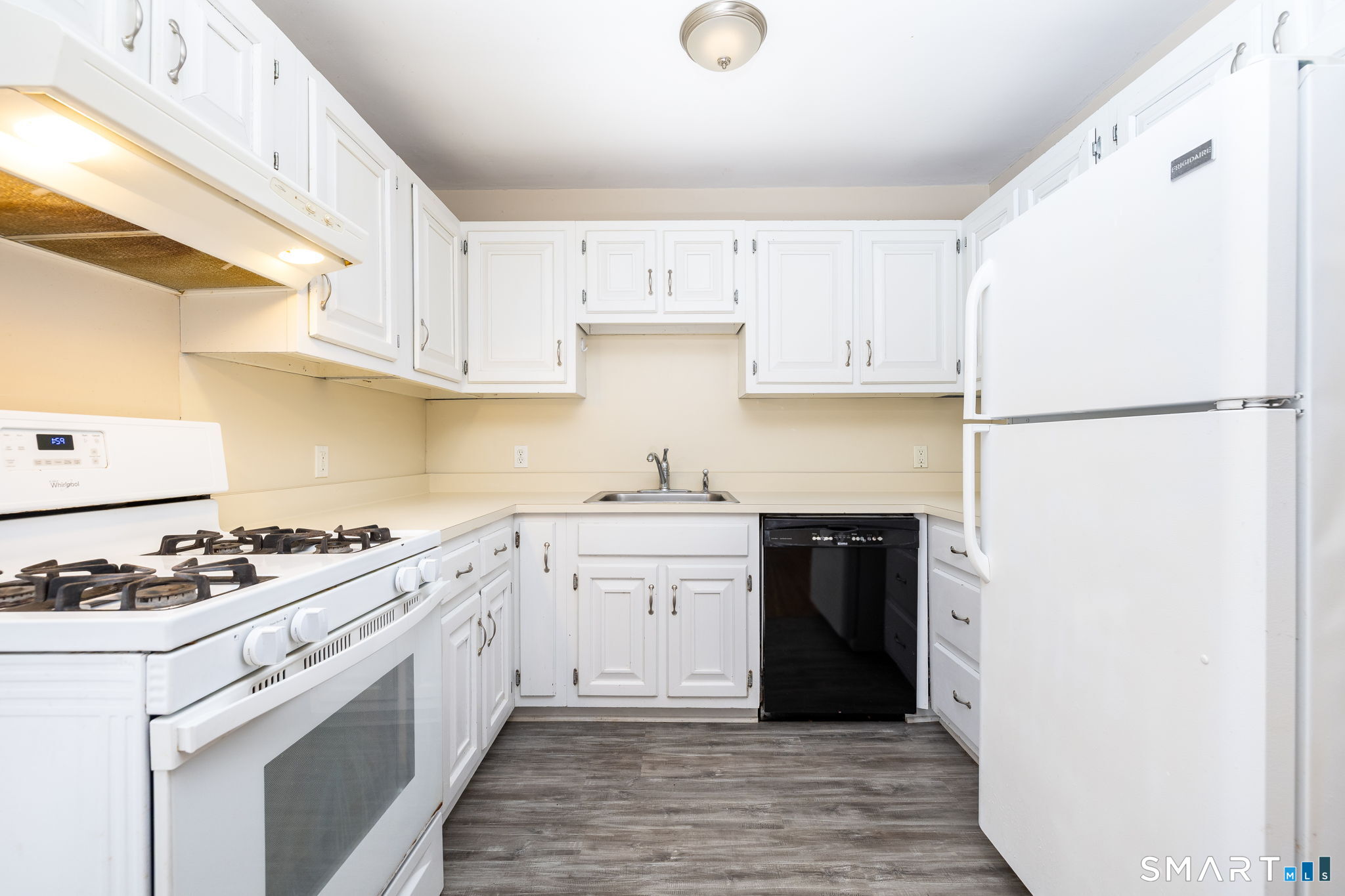 411 Bennetts Farm Road Ridgefield, CT 06877 - Photo 11 of 25