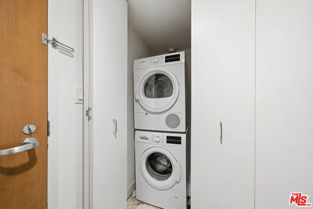 $675,000 | 13700 Marina Pointe Drive, Unit 318, Marina del Rey, CA 90292