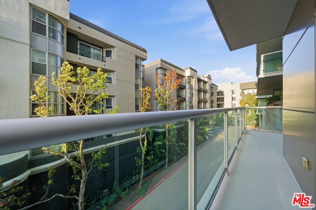 13700 Marina Pointe Drive, Unit 318 Marina del Rey, CA 90292 - Photo 35 of 75 a view of balcony with furniture