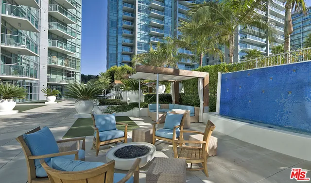 $675,000 | 13700 Marina Pointe Drive, Unit 318, Marina del Rey, CA 90292