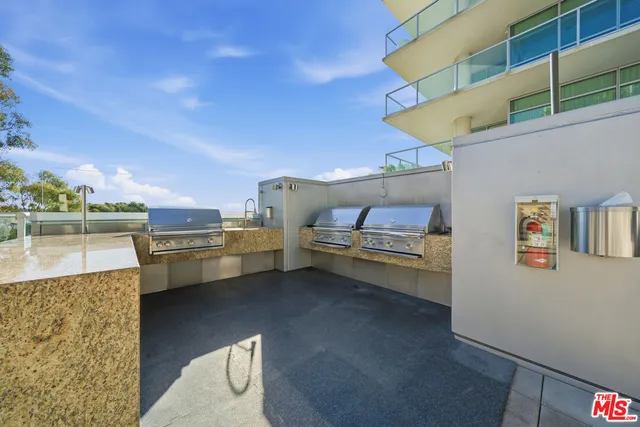 $675,000 | 13700 Marina Pointe Drive, Unit 318, Marina del Rey, CA 90292