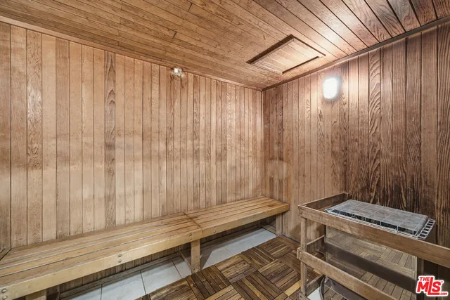 $675,000 | 13700 Marina Pointe Drive, Unit 318, Marina del Rey, CA 90292