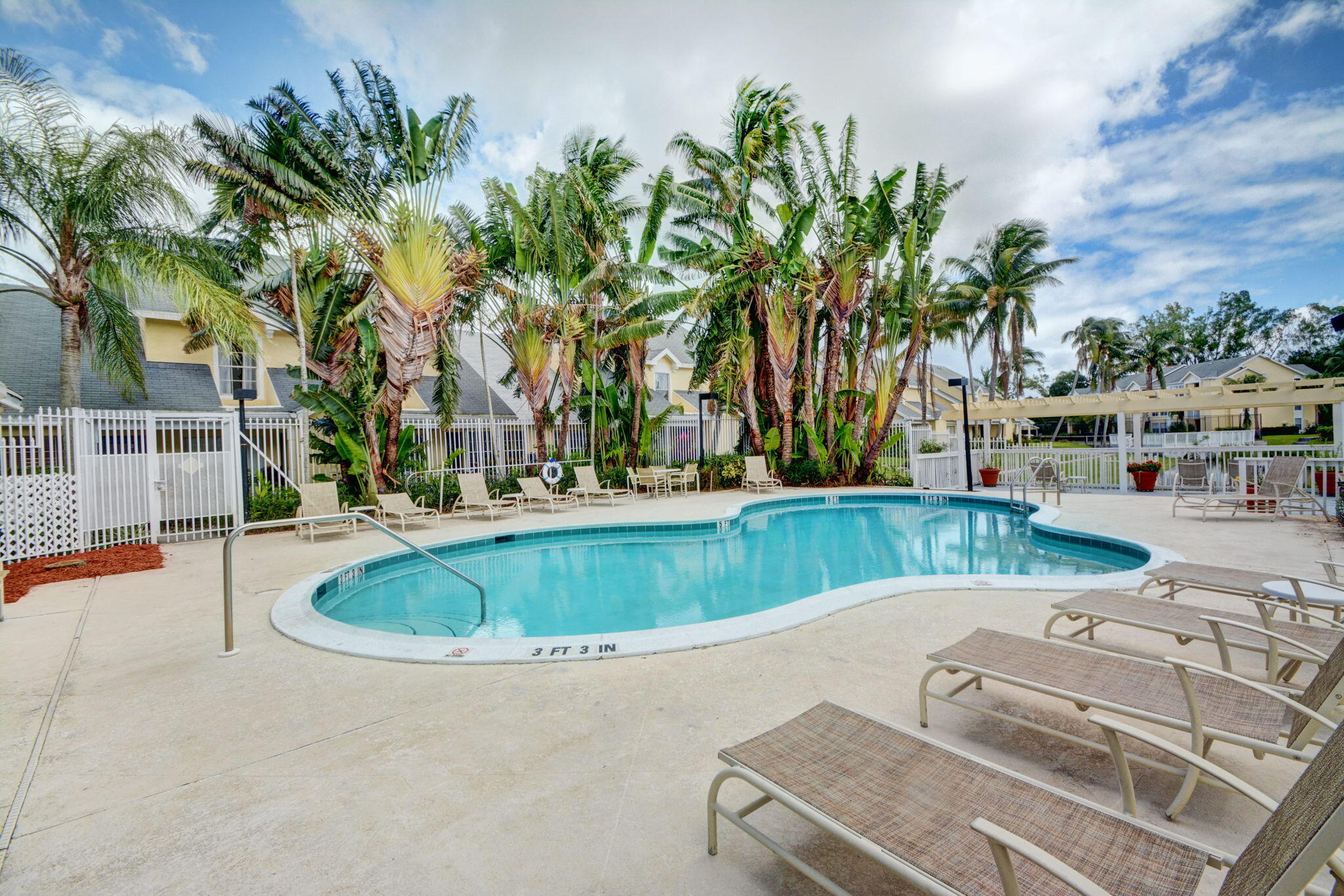 6323 La Costa Drive, Unit M Boca Raton, FL 33433 - Photo 32 of 33 pool area