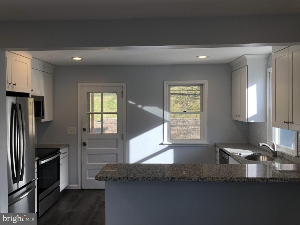 34 Fahnestock Road Malvern, PA 19355 - Photo 4 of 23 Gallery Image 4