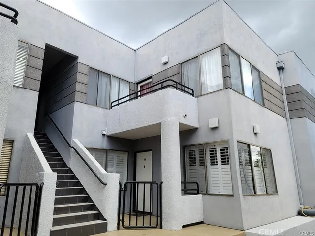 a view of a house with entryway and stairs