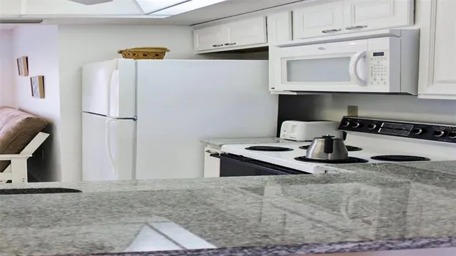 $7,200 | 1351 Siesta Bayside Drive, Unit 1351D, Sarasota, FL 34242