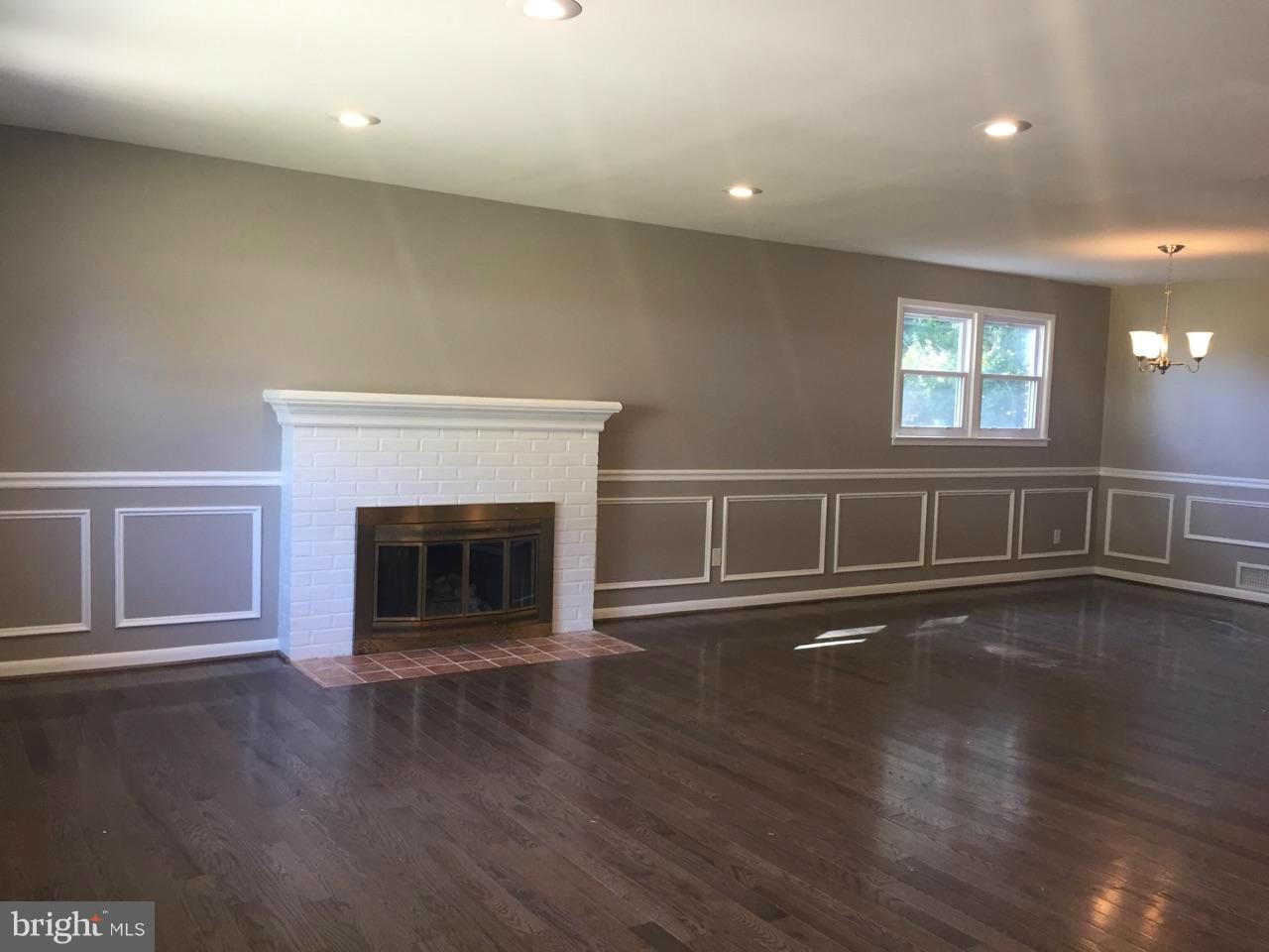 5314 Ravensworth Road Springfield, VA 22151 - Photo 3 of 29 Living Room