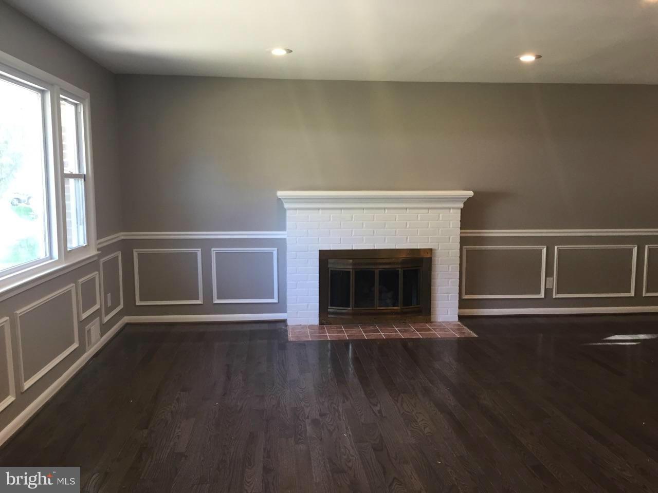 5314 Ravensworth Road Springfield, VA 22151 - Photo 4 of 29 Living Room
