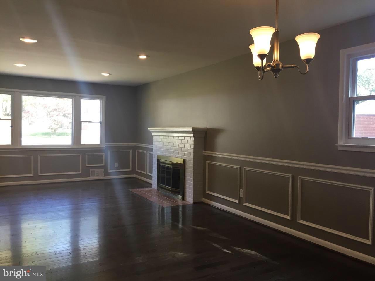 5314 Ravensworth Road Springfield, VA 22151 - Photo 6 of 29 Living Room