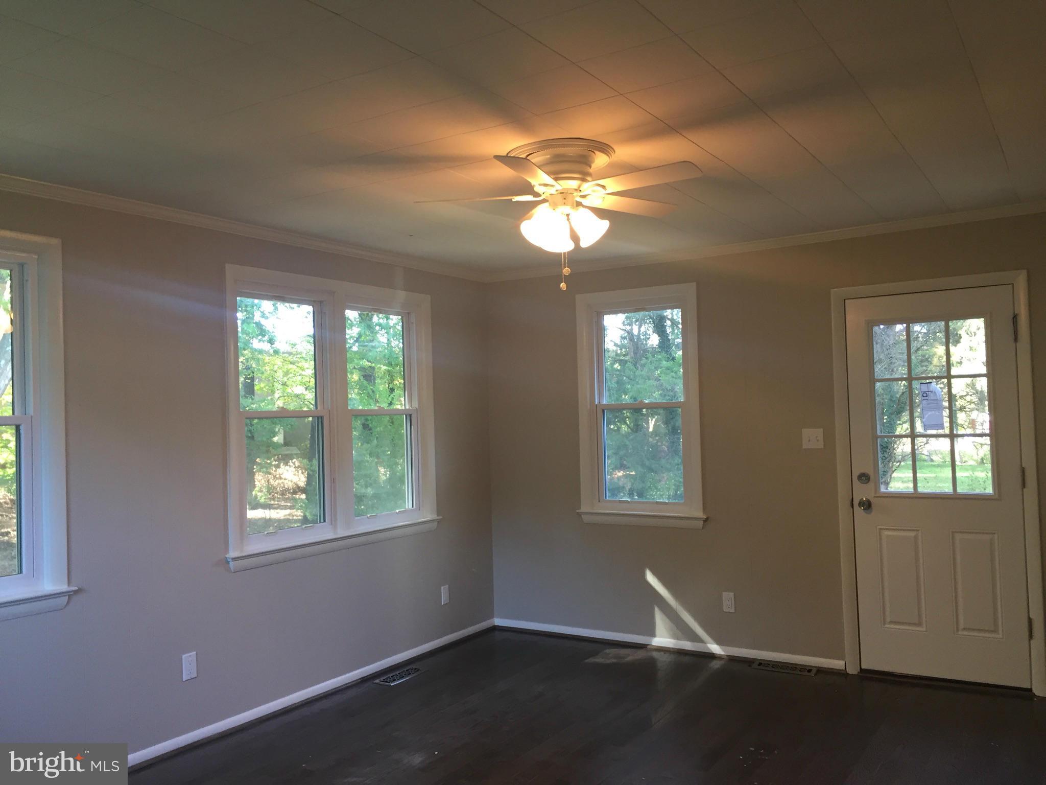 5314 Ravensworth Road Springfield, VA 22151 - Photo 9 of 29 Sunroom