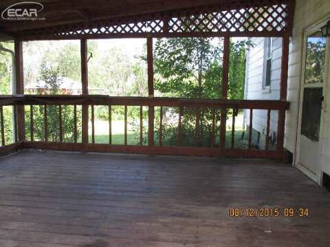 4314 South Center Road Burton, MI 48519 - Photo 8 of 26 20447072-7.JPG