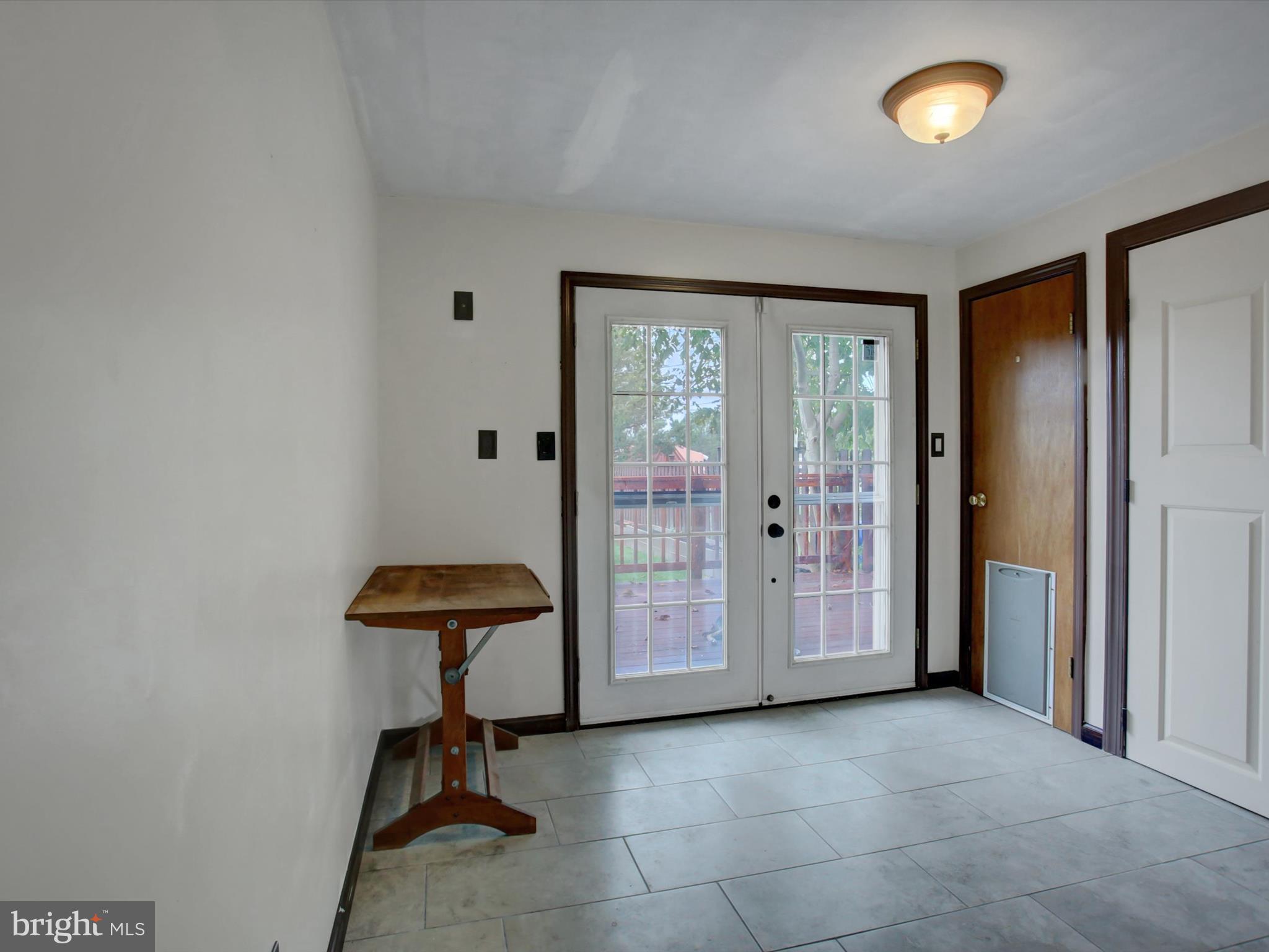26 Ridge Avenue Hanover, PA 17331 - Photo 16 of 47 sun/florida room