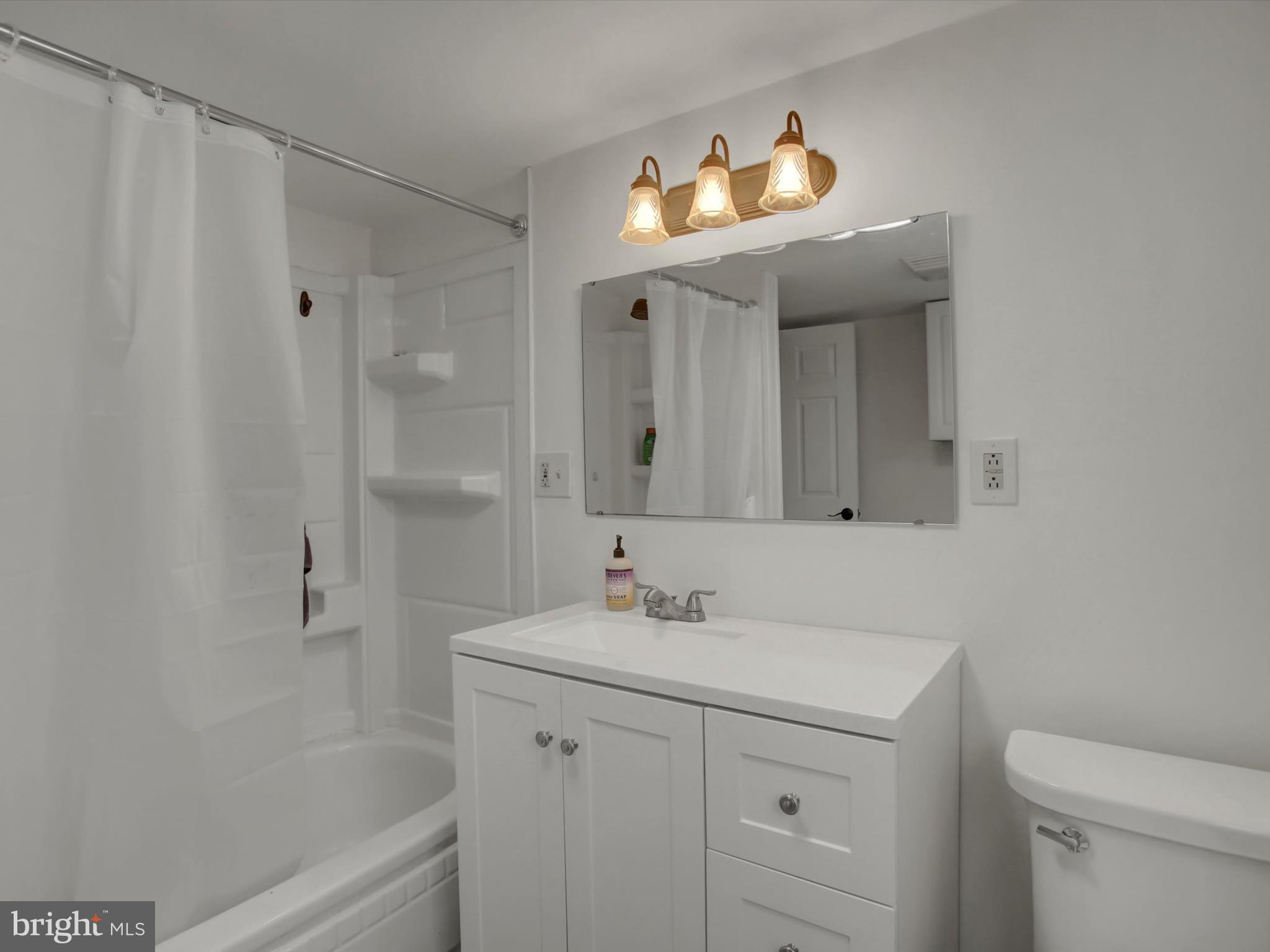 26 Ridge Avenue Hanover, PA 17331 - Photo 28 of 47 full bath upper level