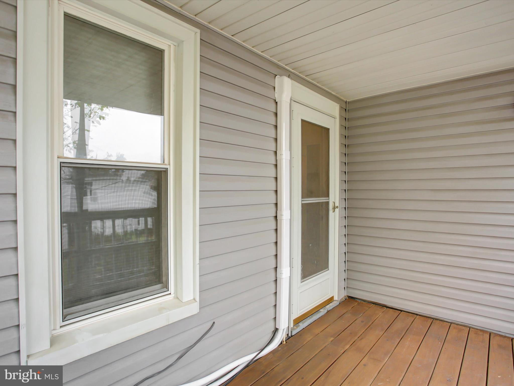 26 Ridge Avenue Hanover, PA 17331 - Photo 34 of 47 upper deck/balcony