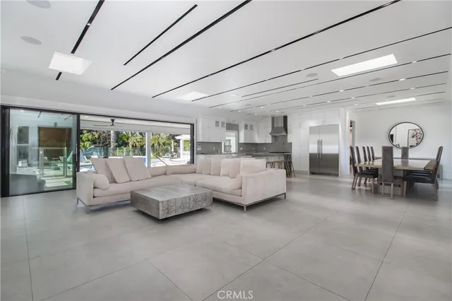 $13,000 | 6945 Amestoy Avenue, Lake Balboa, CA 91406