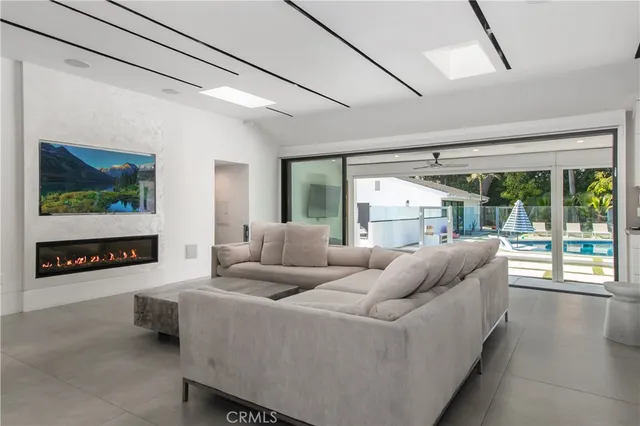 $13,000 | 6945 Amestoy Avenue, Lake Balboa, CA 91406