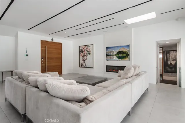 $13,000 | 6945 Amestoy Avenue, Lake Balboa, CA 91406