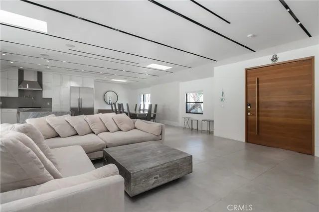 $13,000 | 6945 Amestoy Avenue, Lake Balboa, CA 91406