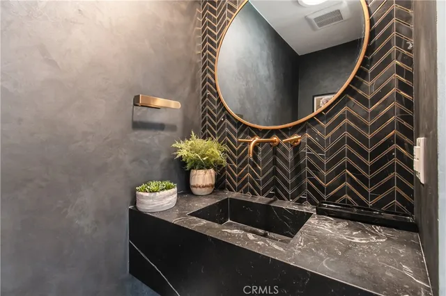 $13,000 | 6945 Amestoy Avenue, Lake Balboa, CA 91406